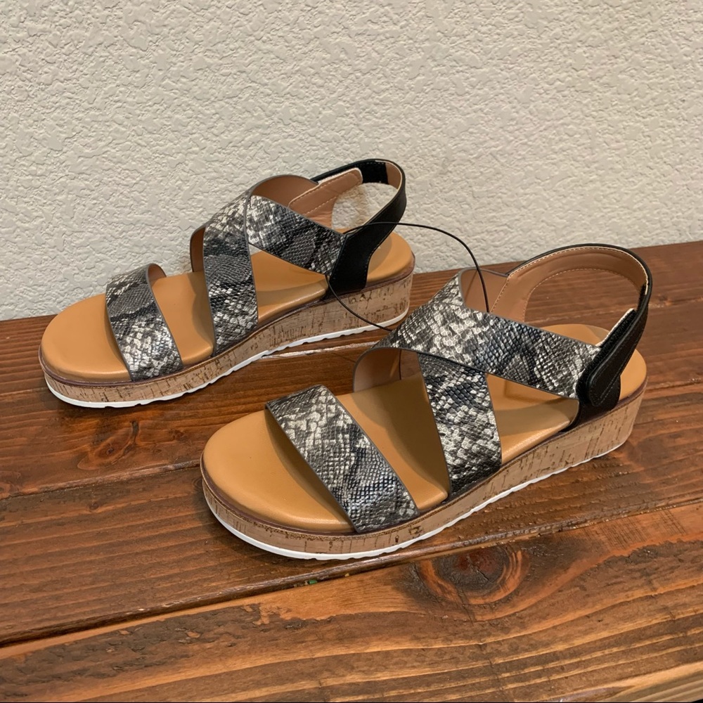 ❤️NEW 7.5 Kensie Snake Print Wedge Sandal - Picture 6 of 9